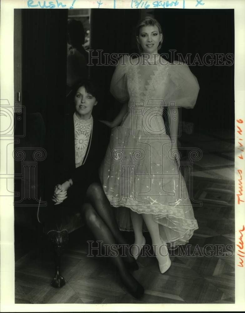 1987 Press Photo Designer Pat Kerr and Model In Lace Dress, Hilton Hotel - Historic Images