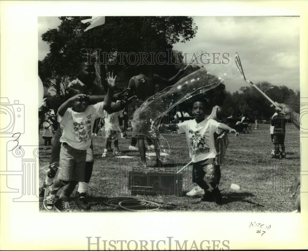 1995 Press Photo 10th annual Kite Flying Extravaganza at Joe Brown Park - Historic Images