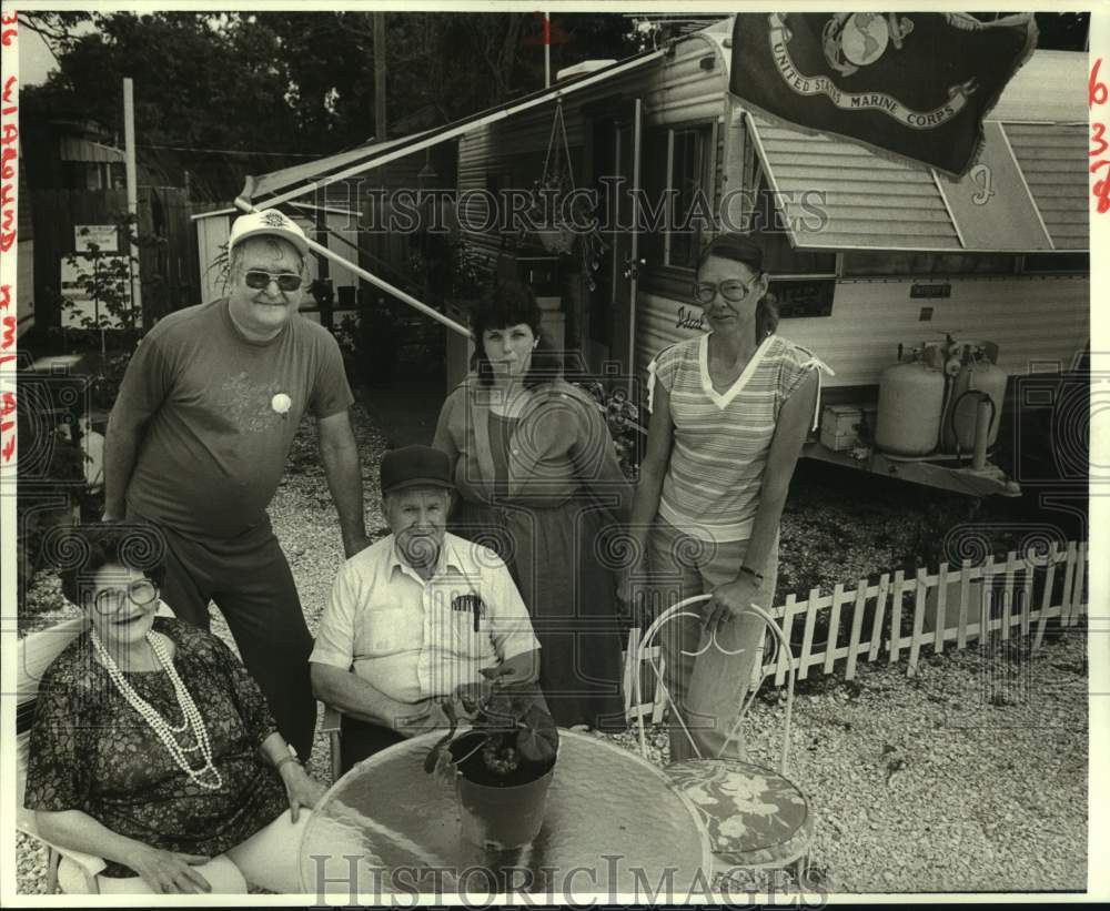 1986 Press Photo Jude Travel Park residents - Historic Images