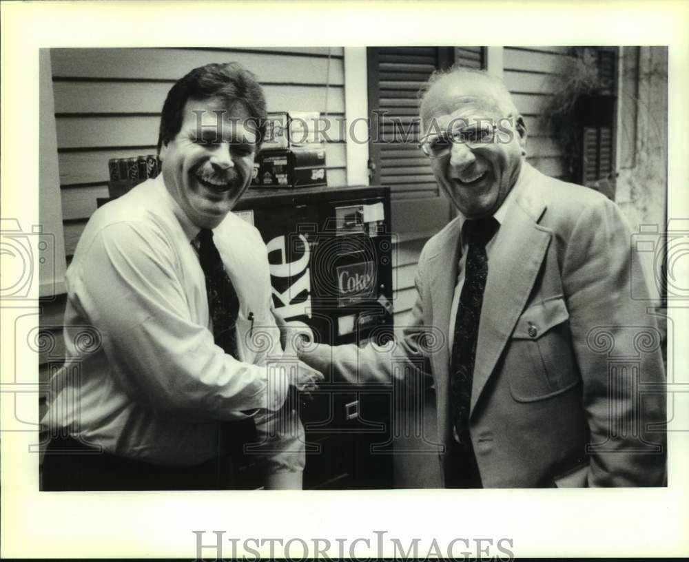 1991 Press Photo A to Z salesman Walter Schwander with customer Albert Kern - Historic Images