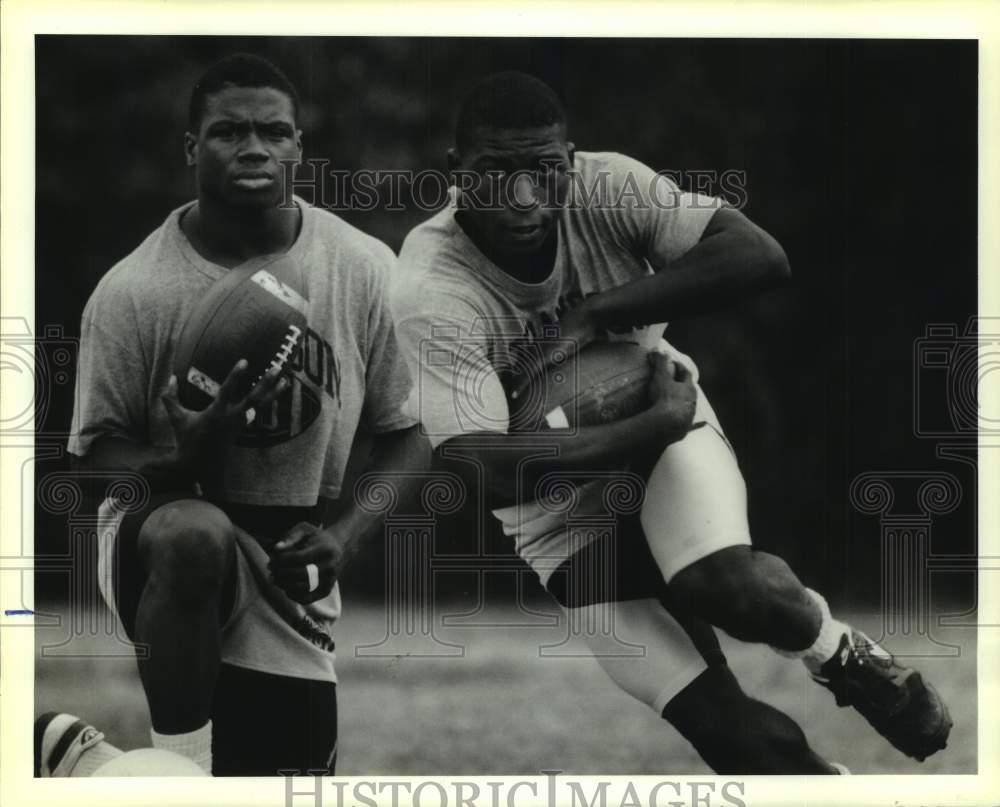 1990 Press Photo Abramson Running Backs Terryl House and Kentreal Peters - Historic Images