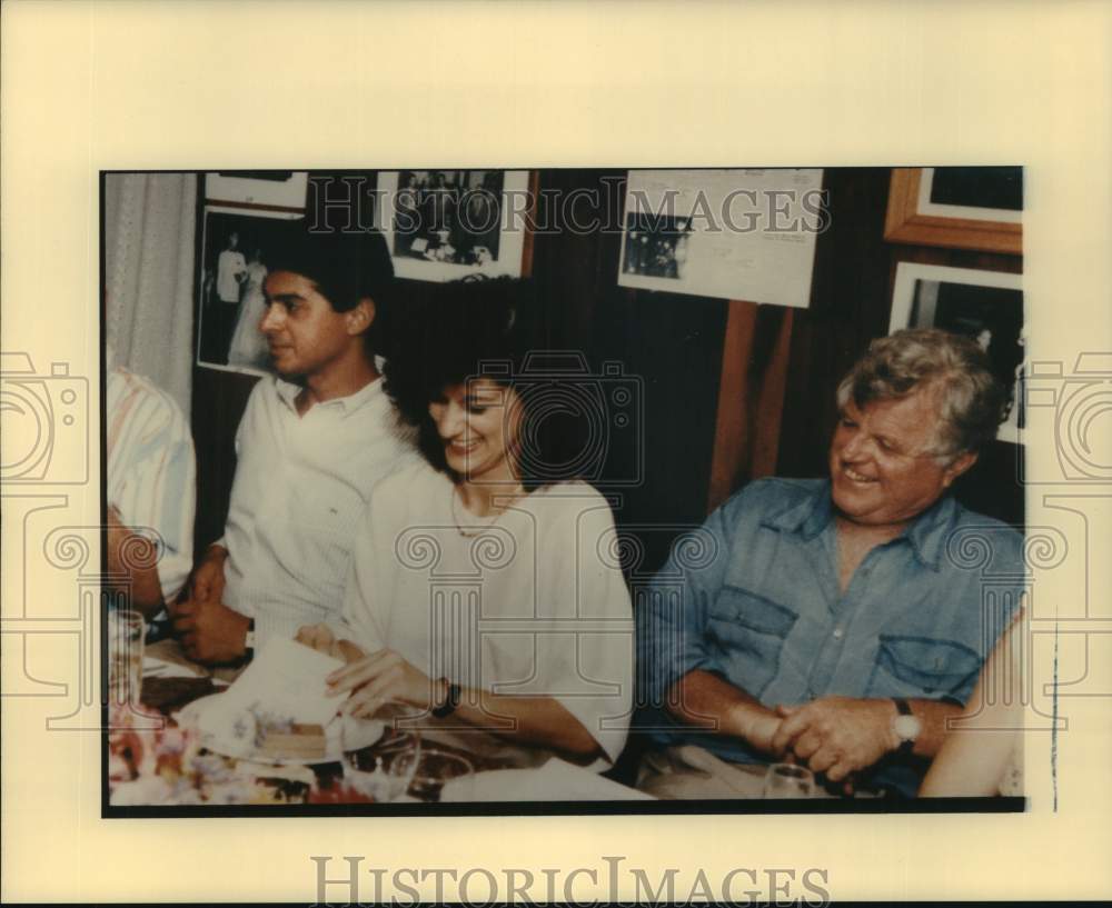 1992 Press Photo Ted Kennedy with his wife Vicky - Historic Images