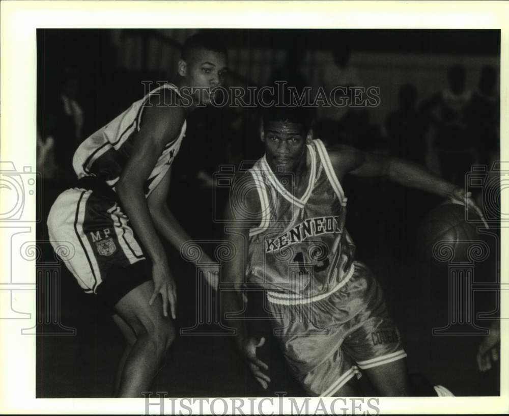 1995 Press Photo Basketball - Kennedy&#39;s #13 drives to basket - Historic Images