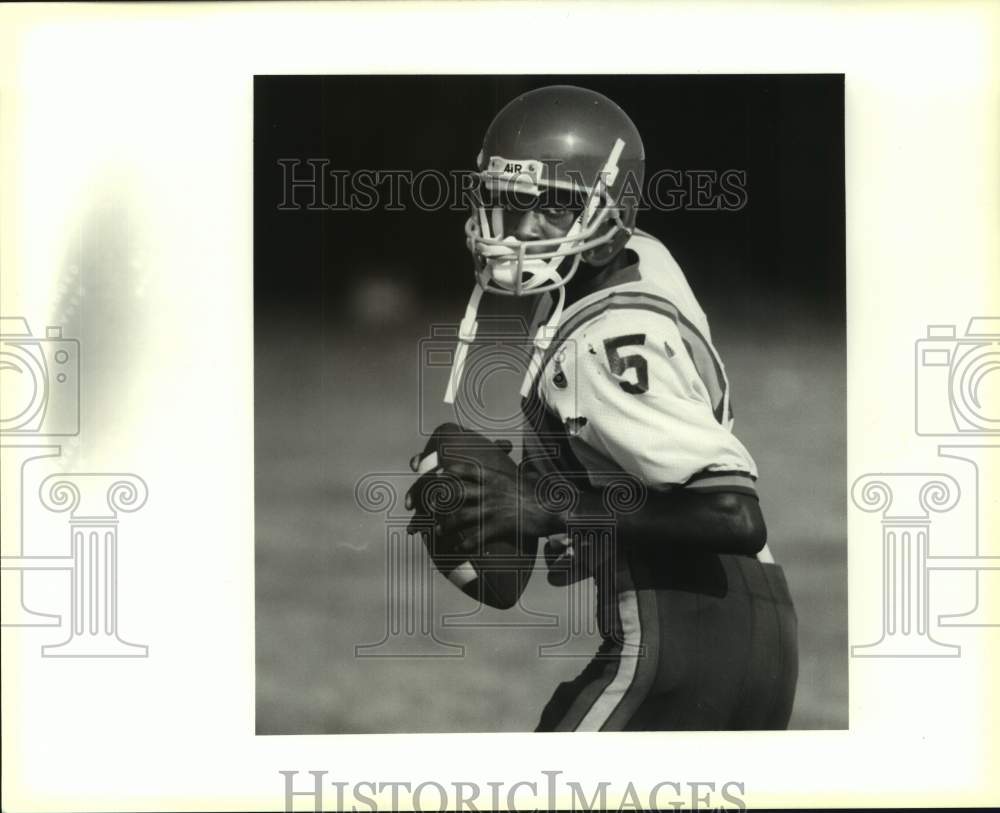 1994 Press Photo Football - Kennedy quarterback Iren Bethley during practice - Historic Images