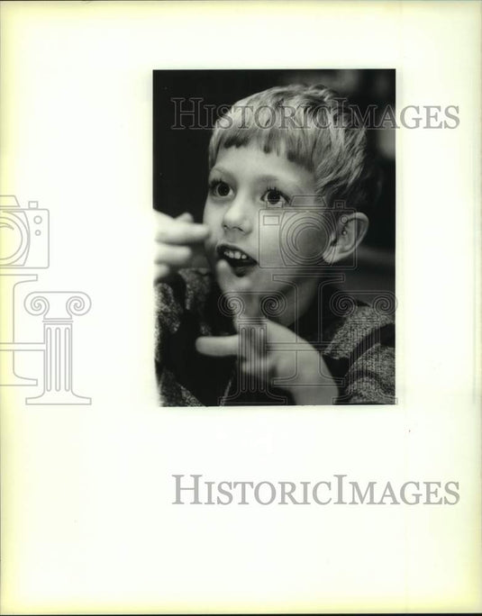 1988 Press Photo Matthew Oiler, Talking about his New Year's Resolution - Historic Images