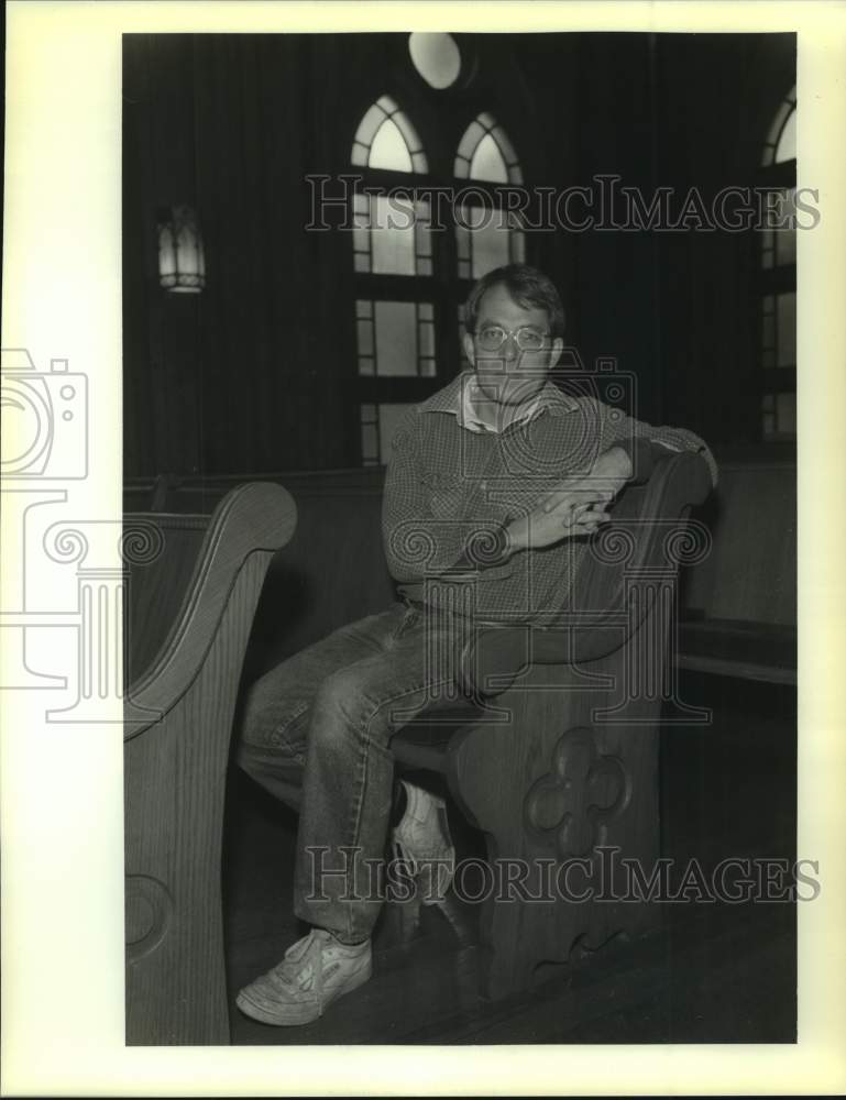 1990 Press Photo William Kiermaier in the Covington Presbyterian Church - Historic Images