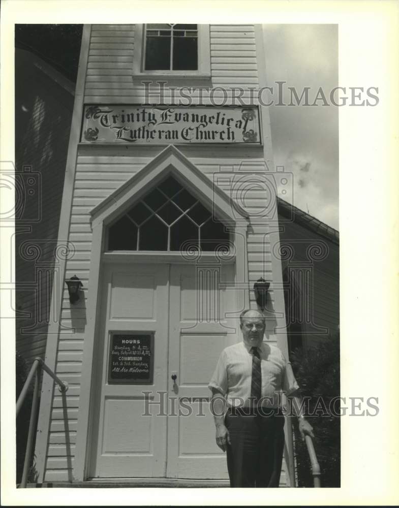 1989 Press Photo Pastor Herbert C. Kuske, of Trinity Evangelical Lutheran Church - Historic Images