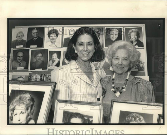 1990 Press Photo Mary de LaBarre and Mary Pumilia at St. Elizabeth's home - Historic Images
