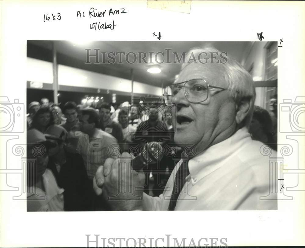 1991 Press Photo Arnold Labat announces his victory to his supporters and staff - Historic Images