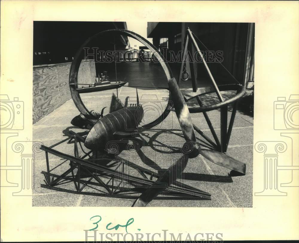 1990 Press Photo Art piece &quot;Pacific&quot; by Harris Rubin on display at K&amp;B Plaza - Historic Images