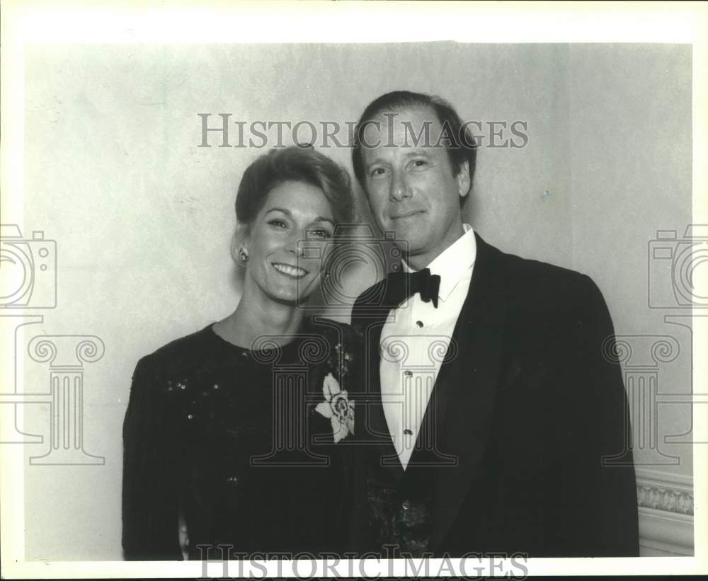 1991 Press Photo Renee and Robert Kutcher at Anti-Defamation League dinner - Historic Images