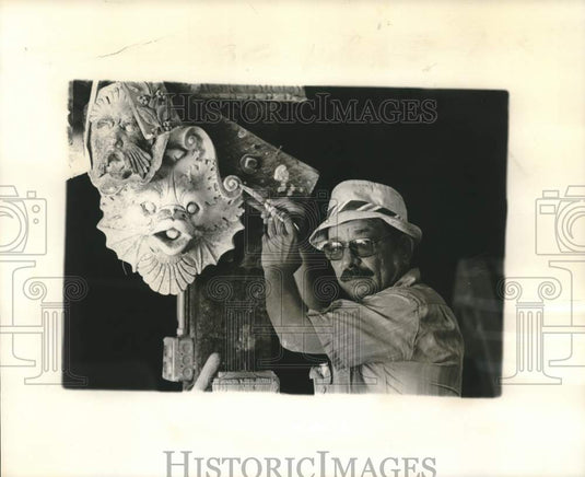 1974 Albert Lachin creates concrete Italian Renaissance works - Historic Images