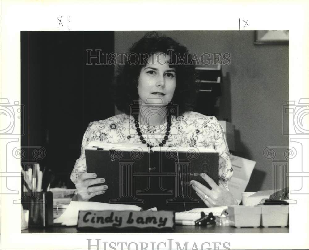 1990 Press Photo Cindy Lamy, Jefferson Parish president Mike Yenni&#39;s secretary - Historic Images