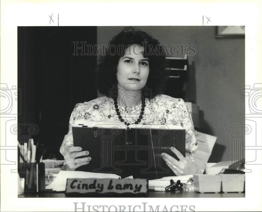 1990 Press Photo Cindy Lamy, Jefferson Parish president Mike Yenni's secretary - Historic Images