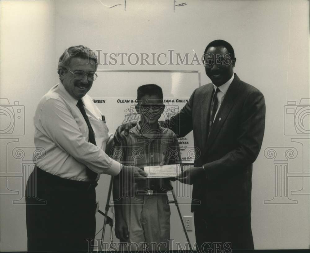 Press Photo Shawn LaNasa of Livingston Middle School won mascot naming contest - Historic Images