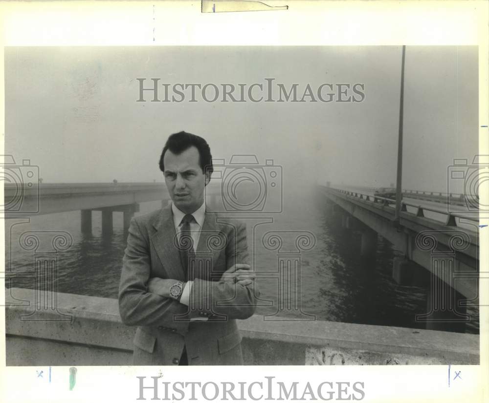 1988 Press Photo Robert Lambert, general manager of Pontchartrain Causeway - Historic Images