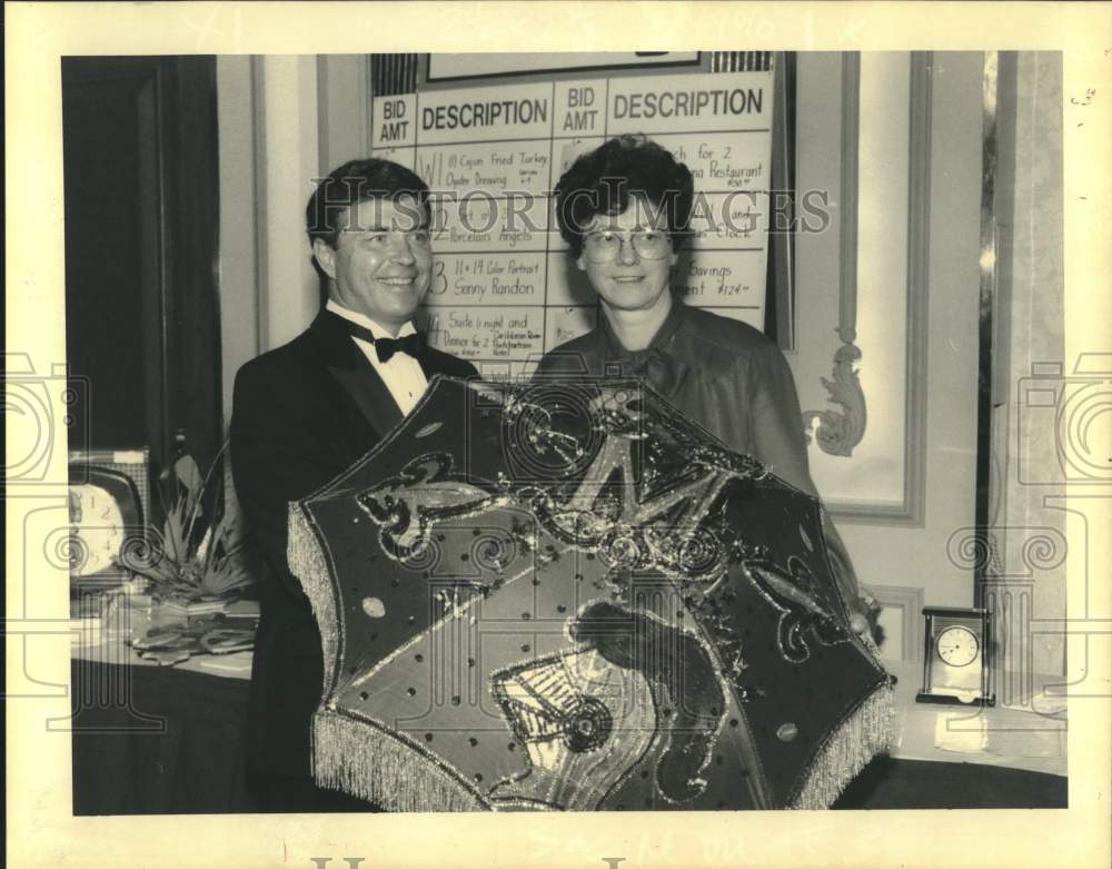 1992 Press Photo Sid Lambert and Sr. Joan La Place at gala - Historic Images