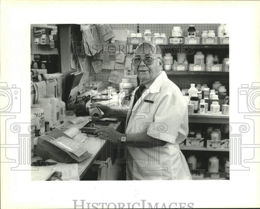 1988 Press Photo Emile Lablanche at Circle Food Store's Pharmacy - Historic Images