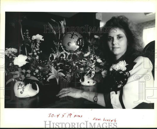 1990 Press Photo Bebe Labourdette with floral designs she is licensed to market - Historic Images