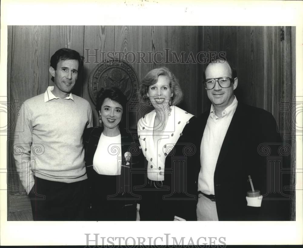 1990 Press Photo Guests and dignitaries attending the Country Day Alumni Party - Historic Images