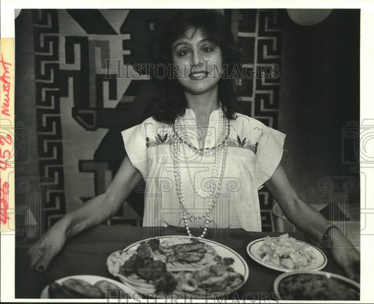 1987 Press Photo Food Samplers at Latin American Festival - Historic Images