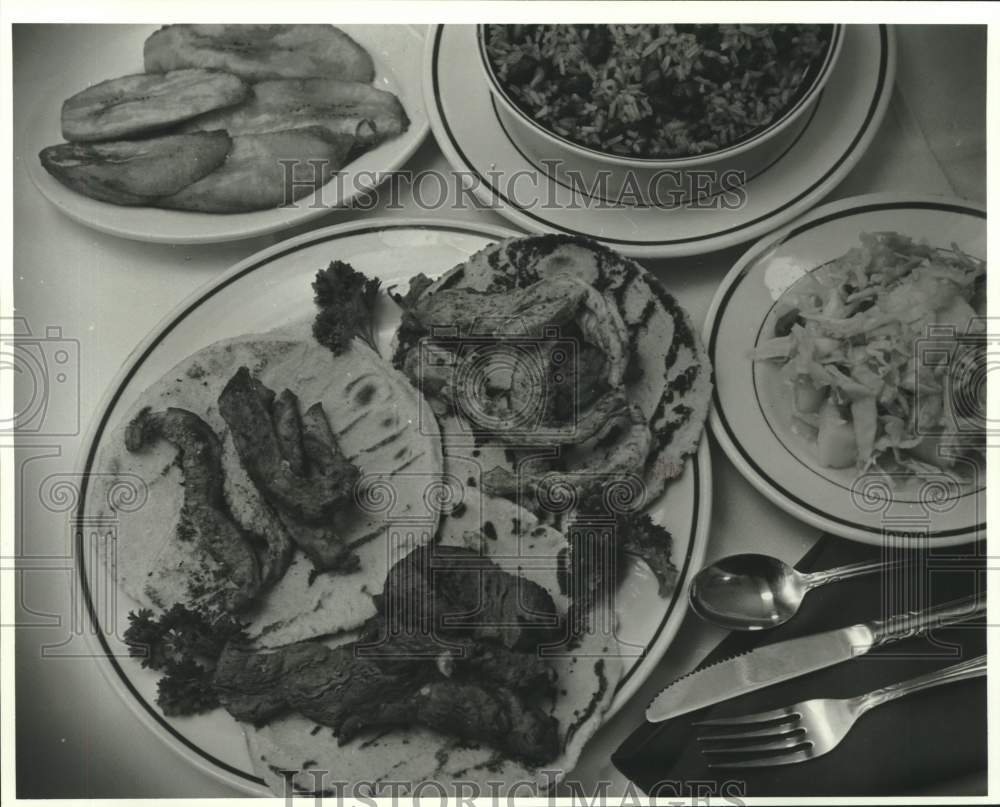 1987 Press Photo Food Samplers in the Latin American Festival - Historic Images