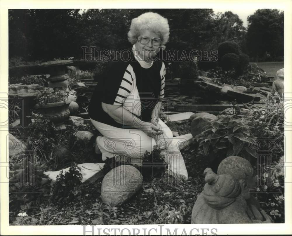 1989 Press Photo Cora Latino works in her rock garden at her home in Folsom - Historic Images