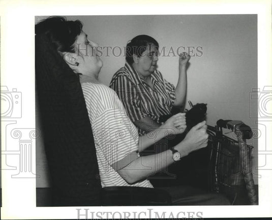 1994 Press Photo Sharon Vollentein & Dianne Bouvier doing Wheelchair Aerobics - Historic Images