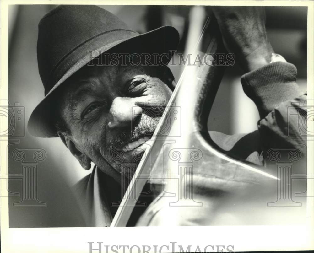 1995 Press Photo Lloyd Lambert performing with band at French Quarter Festival - Historic Images