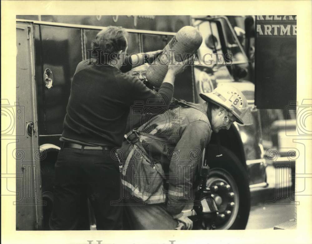 1992 Press Photo N.O. F. D. Flying Squad unit at a fire in uptown New Orleans - Historic Images