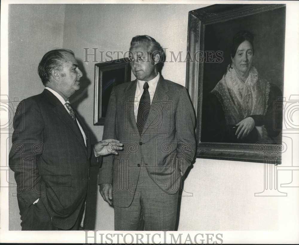 1971 Mayor Moon Landrieu and Robert Newman at Delgado Museum - Historic Images