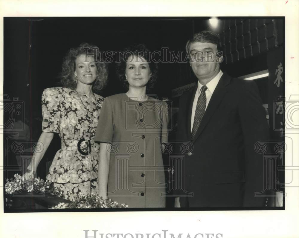 1991 Press Photo Charleen Sivert, Pam Landes, Henry LeBlanc at Gryphon Gala - Historic Images