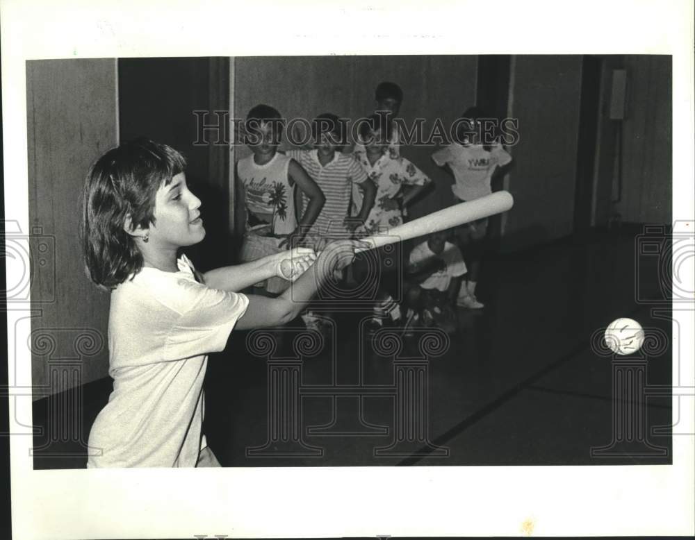 1988 Press Photo Nicole Jeandron at YWCA day camp in Kattengell Center in Arabi - Historic Images