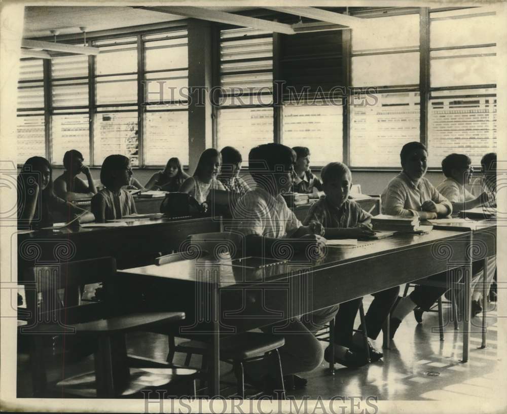 1968 Students at Edna Karr School - Historic Images