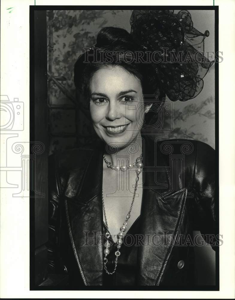 1990 Press Photo Milliner Yvonne LaFleur - Historic Images