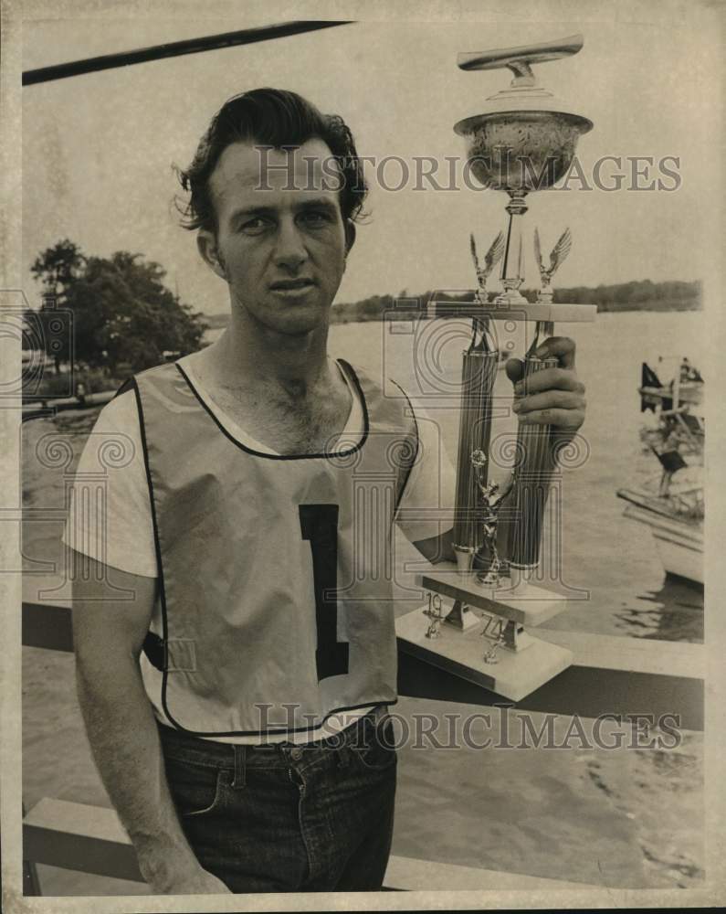 1974 Press Photo Bill Frickey holds Pirogue championship trophy - nob63455-Historic Images