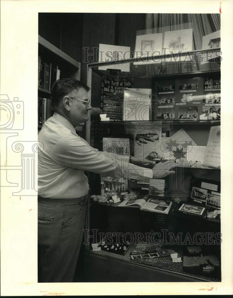 1987 Press Photo La Fenne de Maison Extension Club of Marrero display - Historic Images