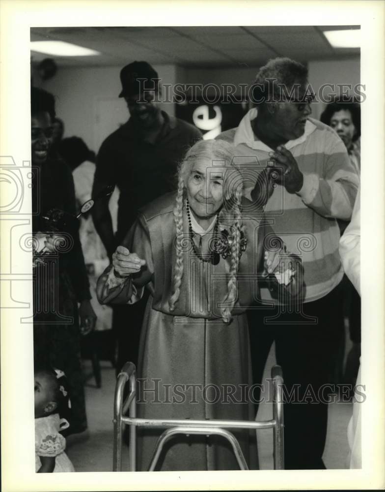 1989 Press Photo Mrs Louise Magnard at Lafon Methodist Home Mardi Gras Ball - Historic Images