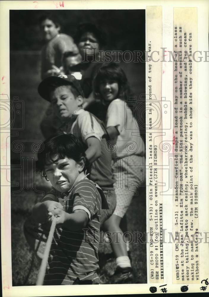 1988 Press Photo Jean Lafitte Elementary School team in tug of war - Historic Images