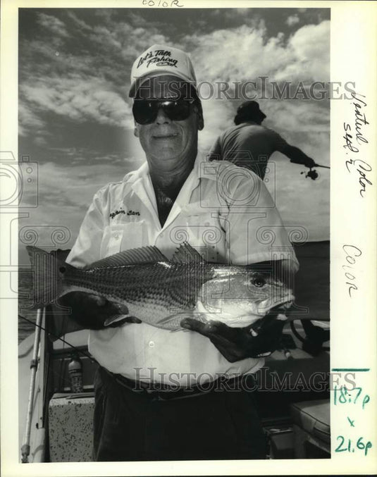 1993 Press Photo Dan Lambert shown with the fish he caught - Historic Images