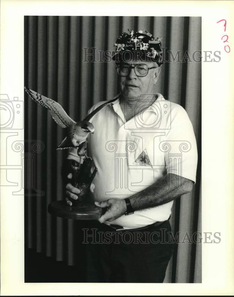 1989 Press Photo Ed Karvet of Delta Woodcarvers and Artists Guild - Historic Images