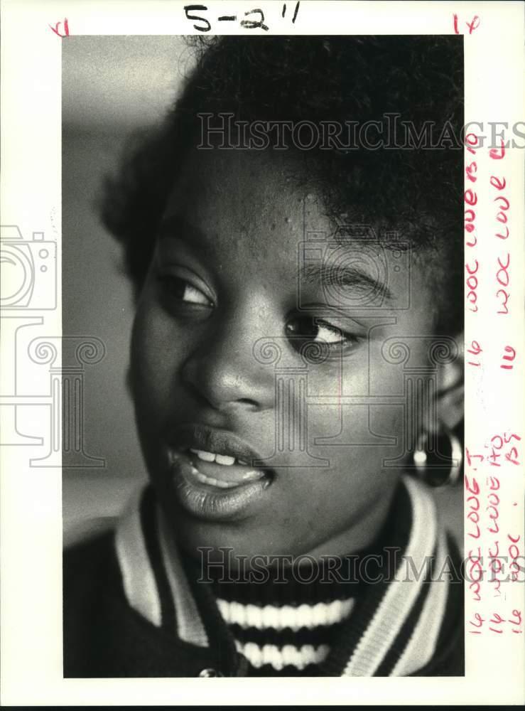 1987 Press Photo Carolyn Love, language teacher at J.F. Kennedy High School - Historic Images