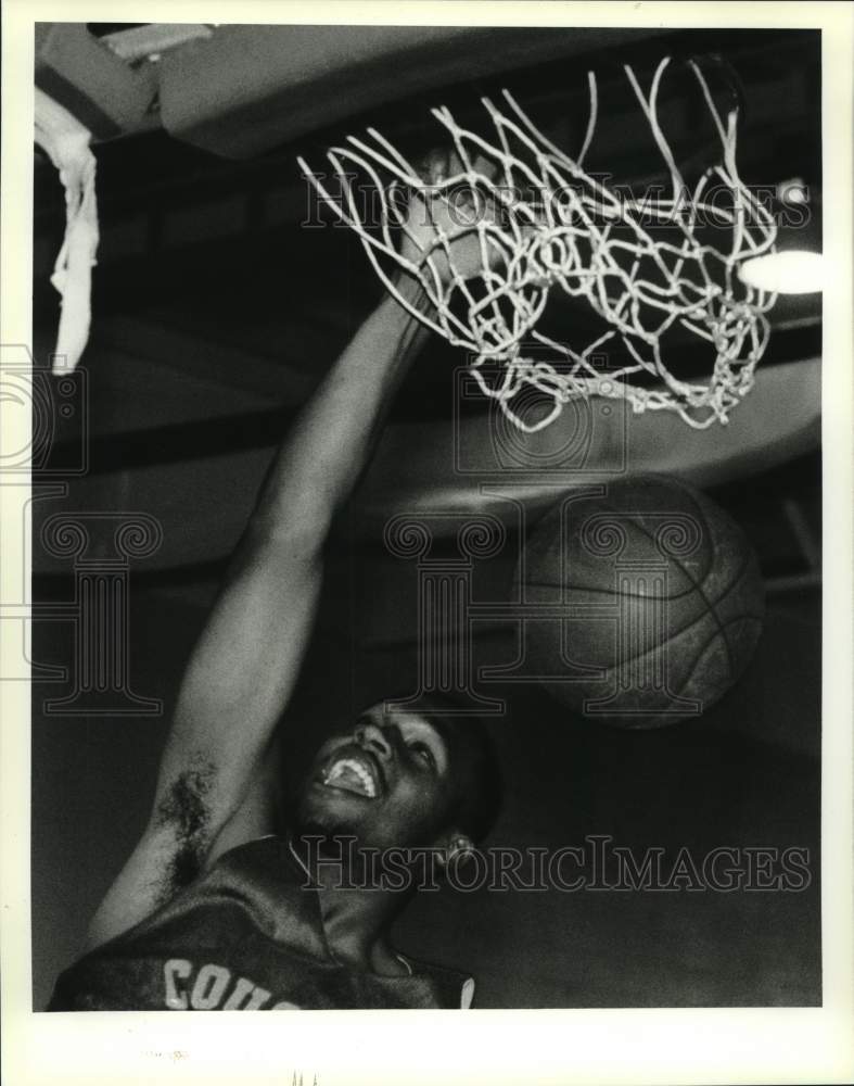 Press Photo Basketball - Clarence LaCour at practice dunking - Historic Images