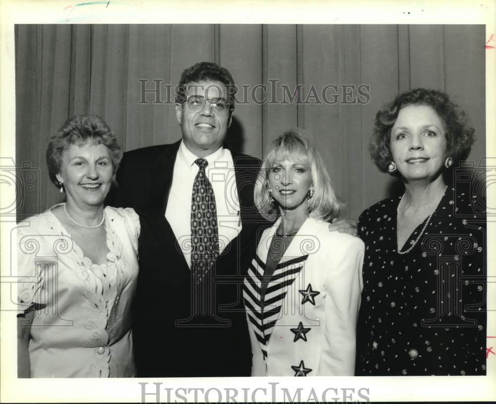 1994 Press Photo Kathleen LaGarde and others of Meadowcrest - Historic Images