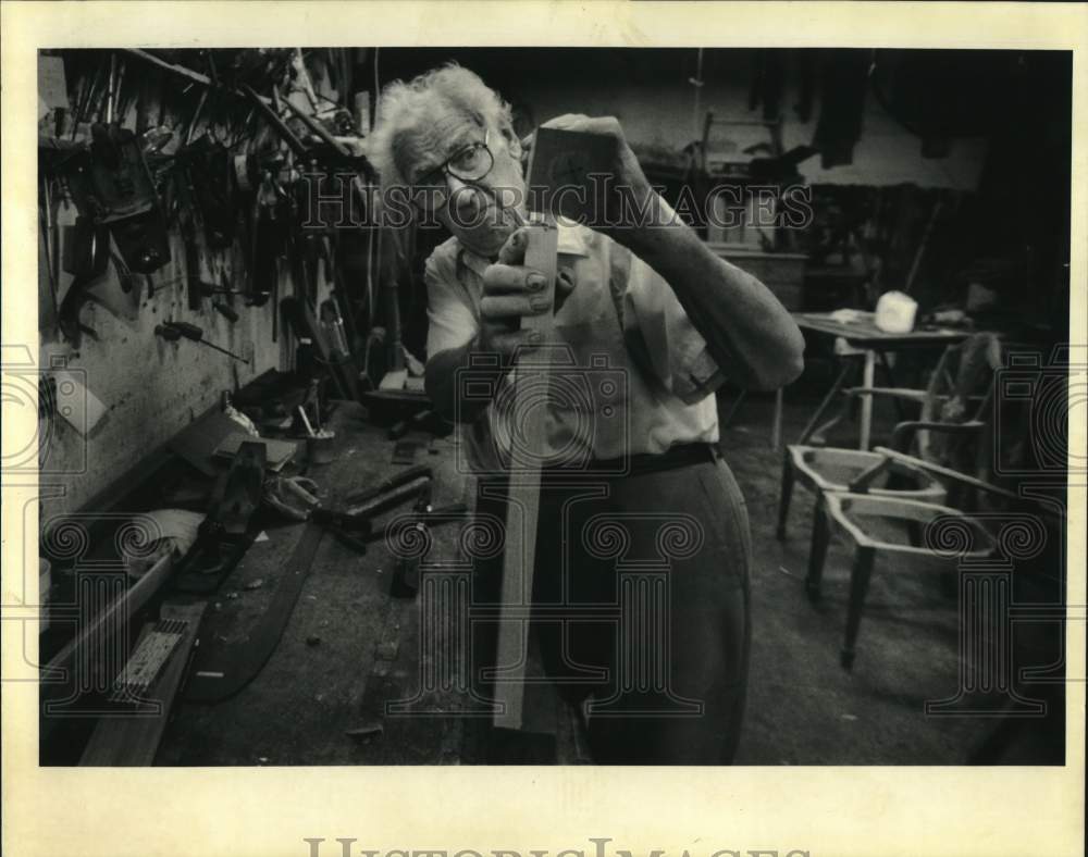 1992 Press Photo Rupert Kohlmaier, Sr. at his workshop on Harmony Street - Historic Images