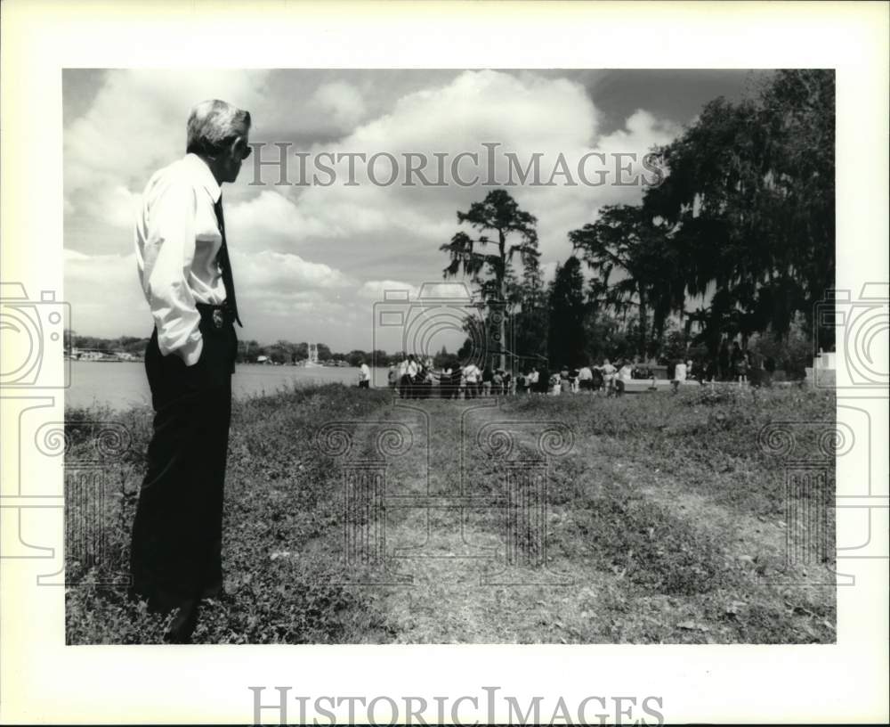 1995 Press Photo Chief Clarence Matherne of the Lafitte Police-Funeral Escort - Historic Images