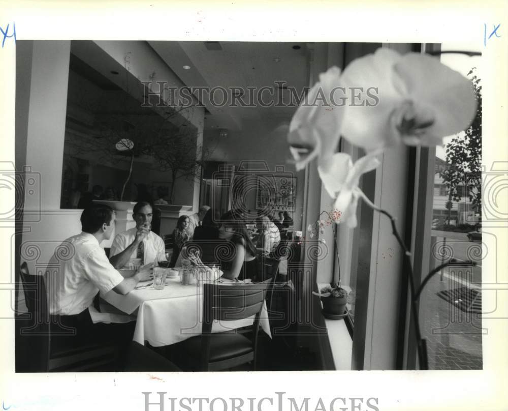 1992 Press Photo Mike&#39;s Restaurant on lower level-Lafayette Hotel on St. Charles - Historic Images