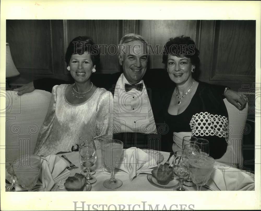 Press Photo Pat Ellis, Argimiro &amp; Andree Lago at Black Tie Event-(Left to Right) - Historic Images