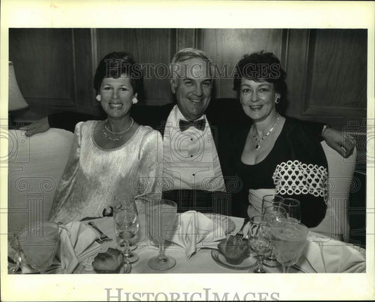 Press Photo Pat Ellis, Argimiro & Andree Lago at Black Tie Event-(Left to Right) - Historic Images