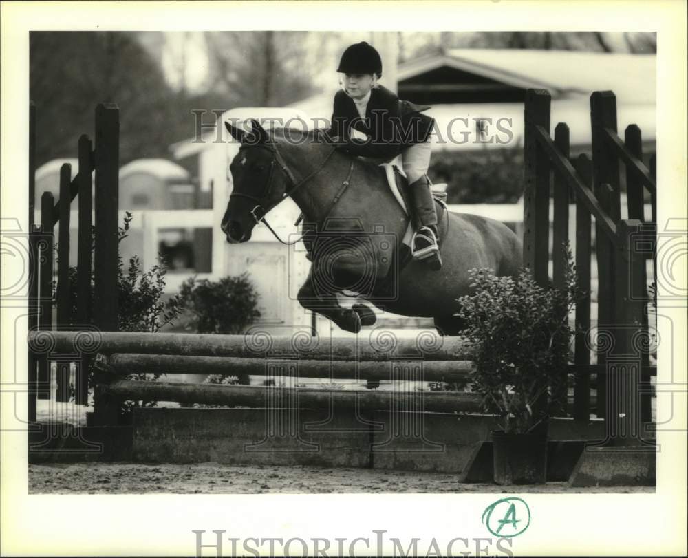 1995 Press Photo Colleen Lalor participates in Mardri Gras Circuit Horse Show - Historic Images